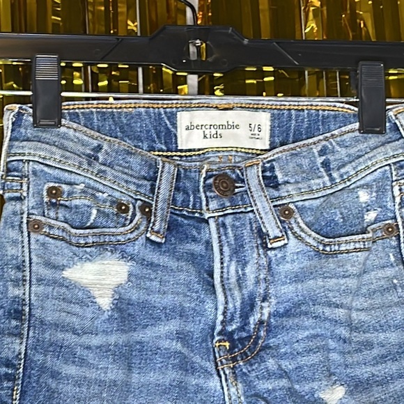 Abercrombie Kids 5/6 short distress jeans - Picture 2 of 9